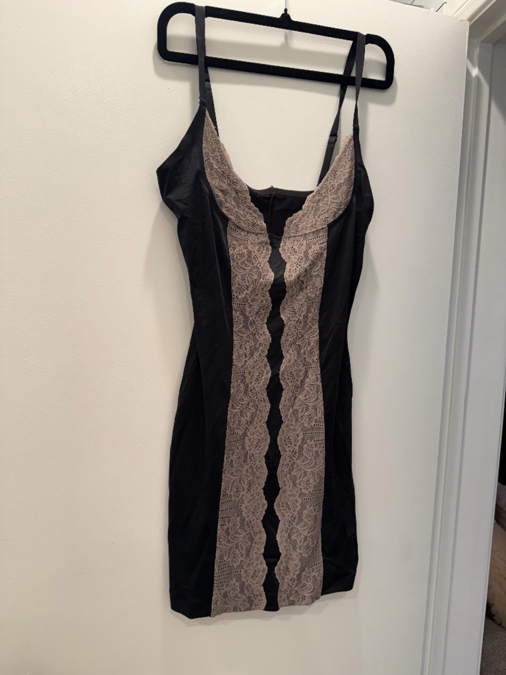 Victoria’s Secret So Curvaceous Black Lace Shaping Slip Size M